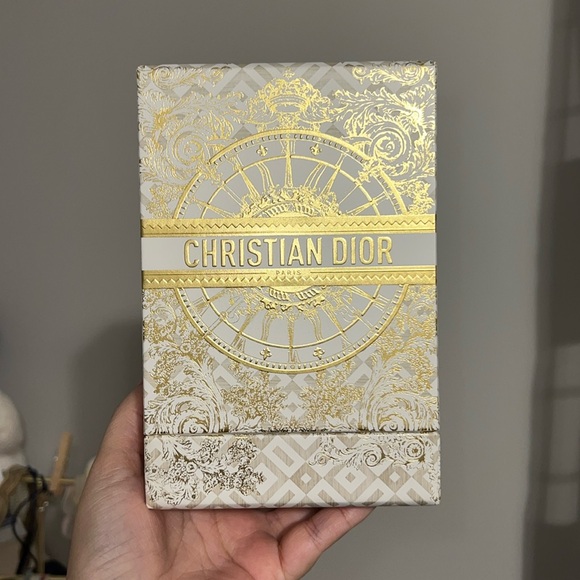 DIOR SNOW GLOBE | 2024 - Picture 2 of 4